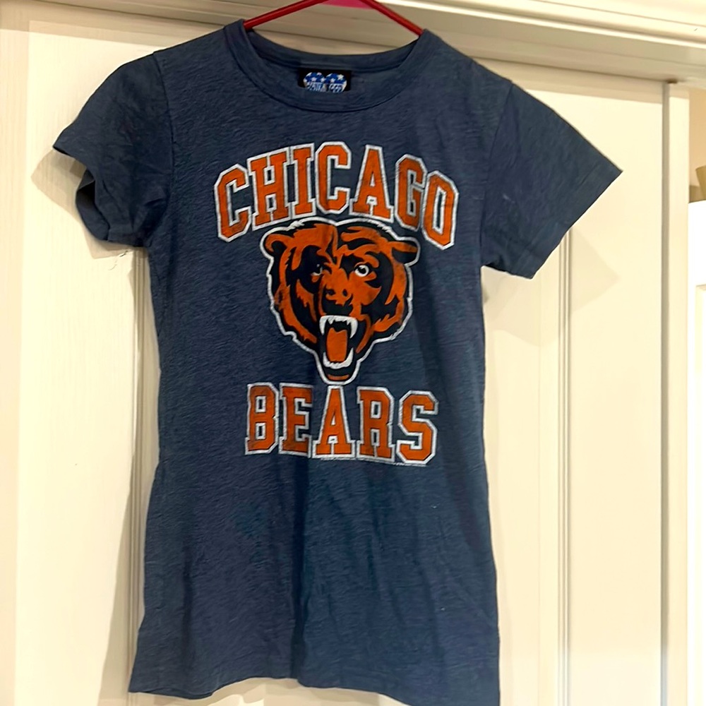 Chicago bears t shirt.